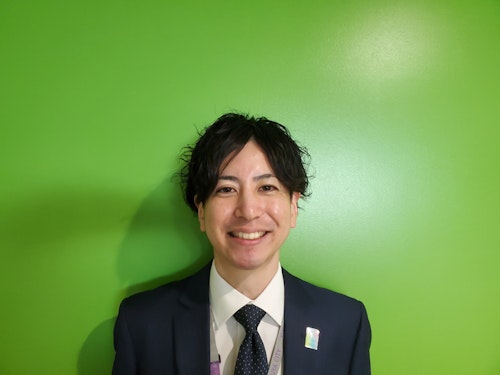 笑顔の職員の写真