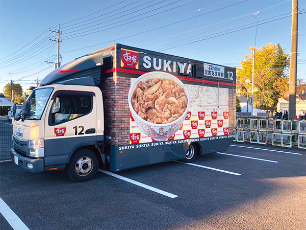すき家のキッチンカーの写真