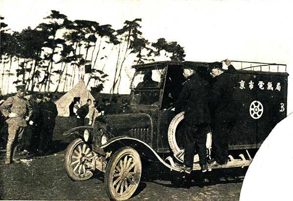 乗合自動車の運転練習の様子を撮影した展示写真