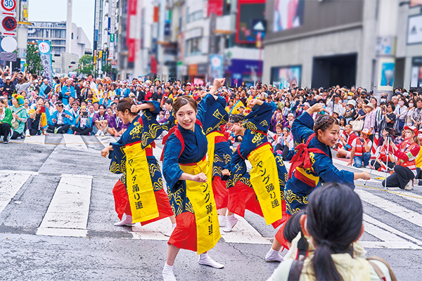 ヤング踊り連の皆さんのパフォーマンスの様子
