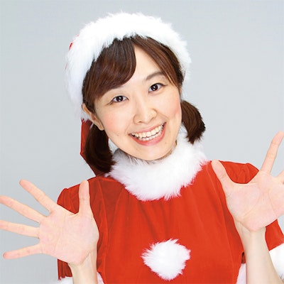 サンタクロースの格好をしたなげのあやか氏の写真