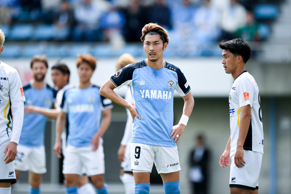 プレー中の渡邉りょう選手写真その2