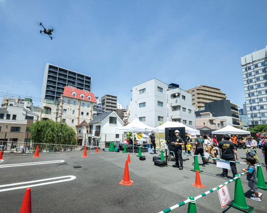 災害対応ドローン飛行 ドローン飛行中の写真