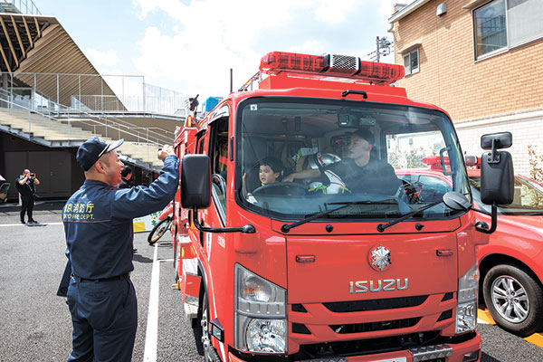 消防隊員と巡る防災ミニツアー写真