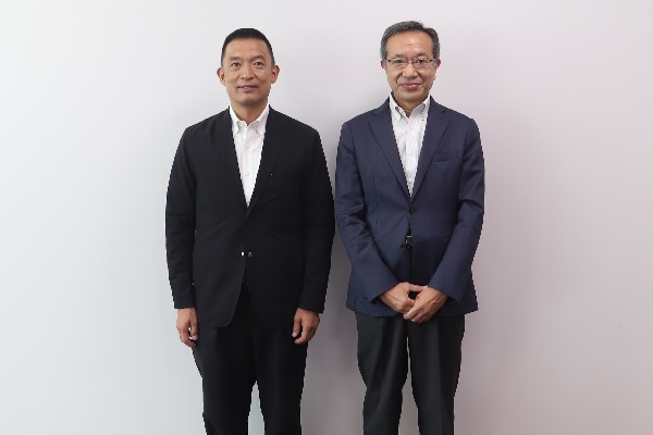 長谷部区長と東京理科大学産学連携機構の本間機構長が並んでいる様子の写真