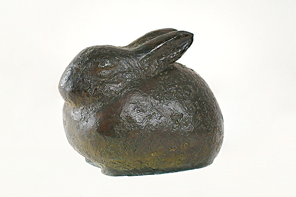 展示作品のウサギの彫刻