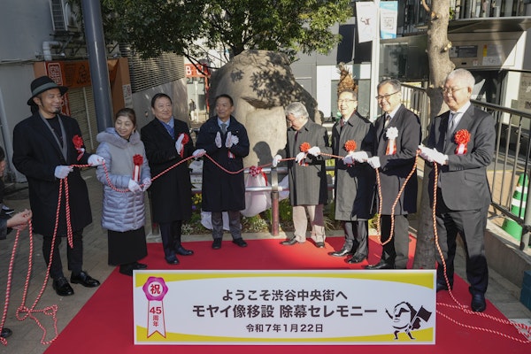 画像：モヤイ像移設除幕セレモニーの様子