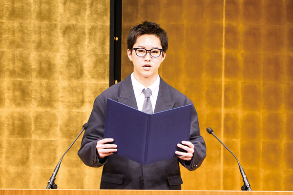 はたちのメッセージを発表する下川さん