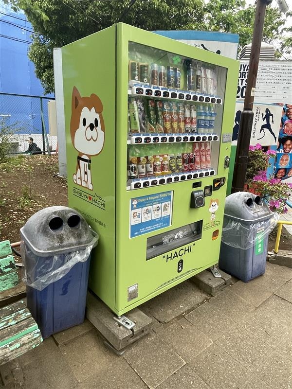 自動販売機側面の写真（右）