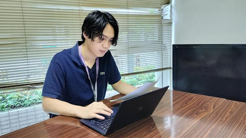 業務中の職員の写真