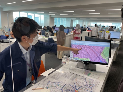 業務中の職員の写真