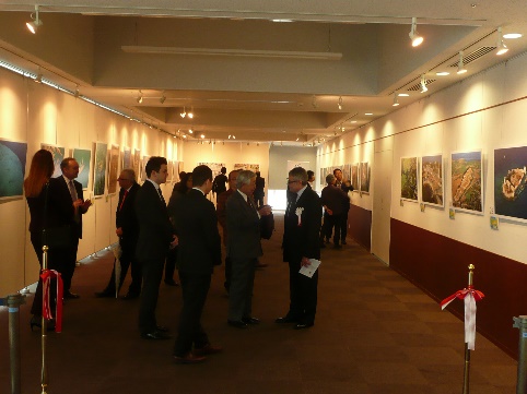 「アルプ・アルペル」写真展を渋谷区文化総合センター大和田で開催した様子の写真