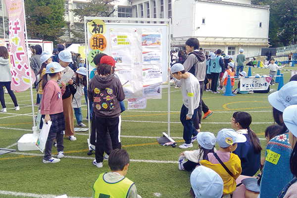 イベント中に探求成果を発表している様子