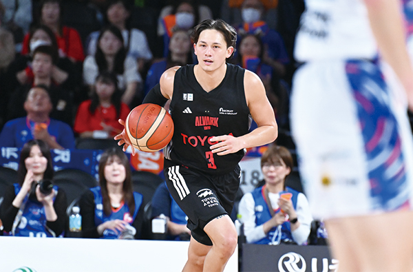 アルバルク東京の選手の試合風景