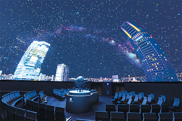 プラネタリウム内の投影の様子