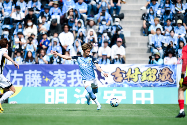 プレー中の渡邉りょう選手写真その1