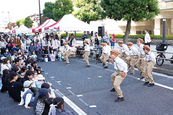 子どもたちによるダンスパフォーマンスの様子