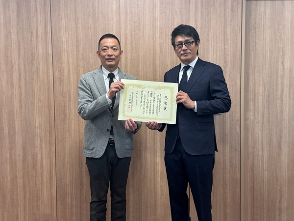 青山学院校友会大学部会第31回大学同窓祭実行委員会より子ども基金に寄付をいただきましたの様子の写真