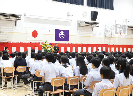 8月31日の西原キャンパス開設式典の様子 写真