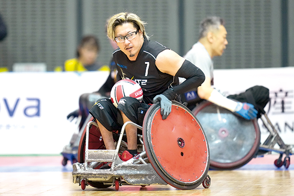 車いすラグビーの試合中の様子