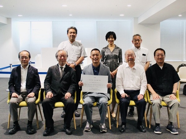 渋谷広域模型（内藤廣建築設計事務所製作）の贈呈式を行いました の様子の写真