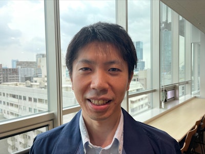 笑顔の職員の写真