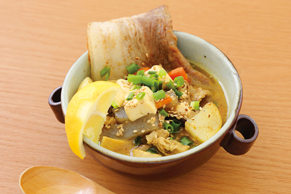 アイデア賞作品の具だくさん和風カレースープ レモン添え