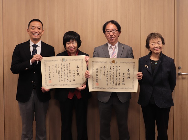 人権擁護委員が法務大臣表彰受賞の報告に表敬訪問されましたの様子の写真