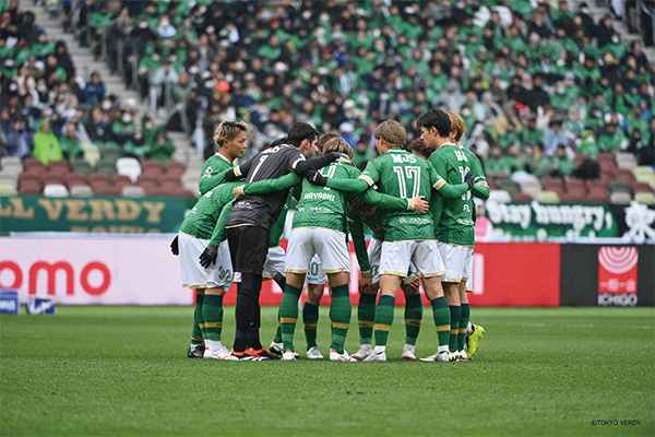 東京ヴェルディサッカーチームの試合の様子