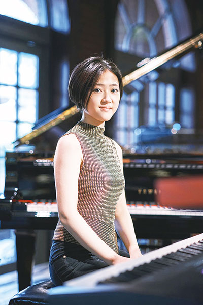 ジャズピアニストの古里愛氏 写真