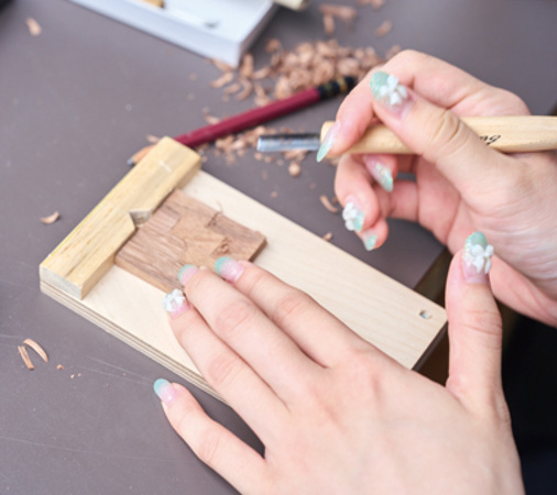 木彫り作業 写真