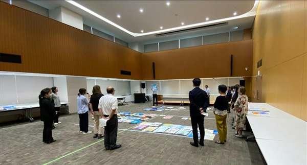 ポスターコンクール審査会の様子です。