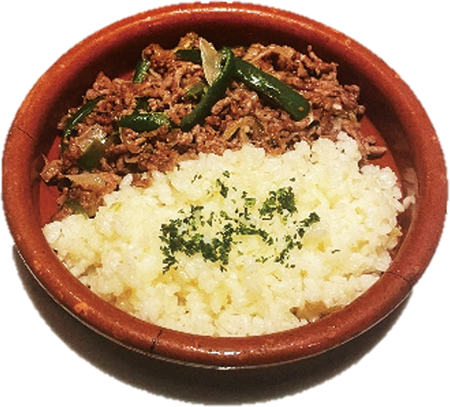 メイン料理のアショア（牛ひき肉の煮込み）バターライス添え