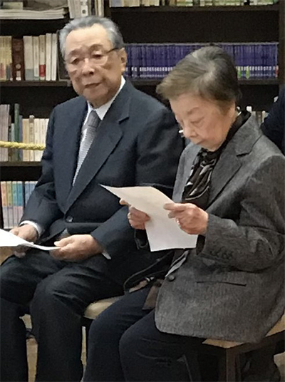 平岩弓枝氏(右)と夫の昌利氏(左)