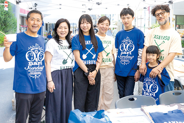 つながる菜園プロジェクトのTシャツを着たスタッフの皆さん