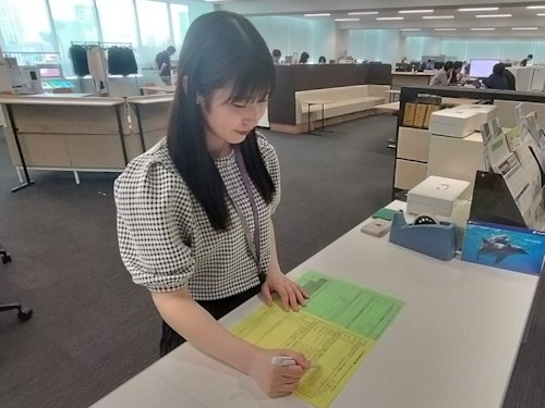 業務中の職員の写真